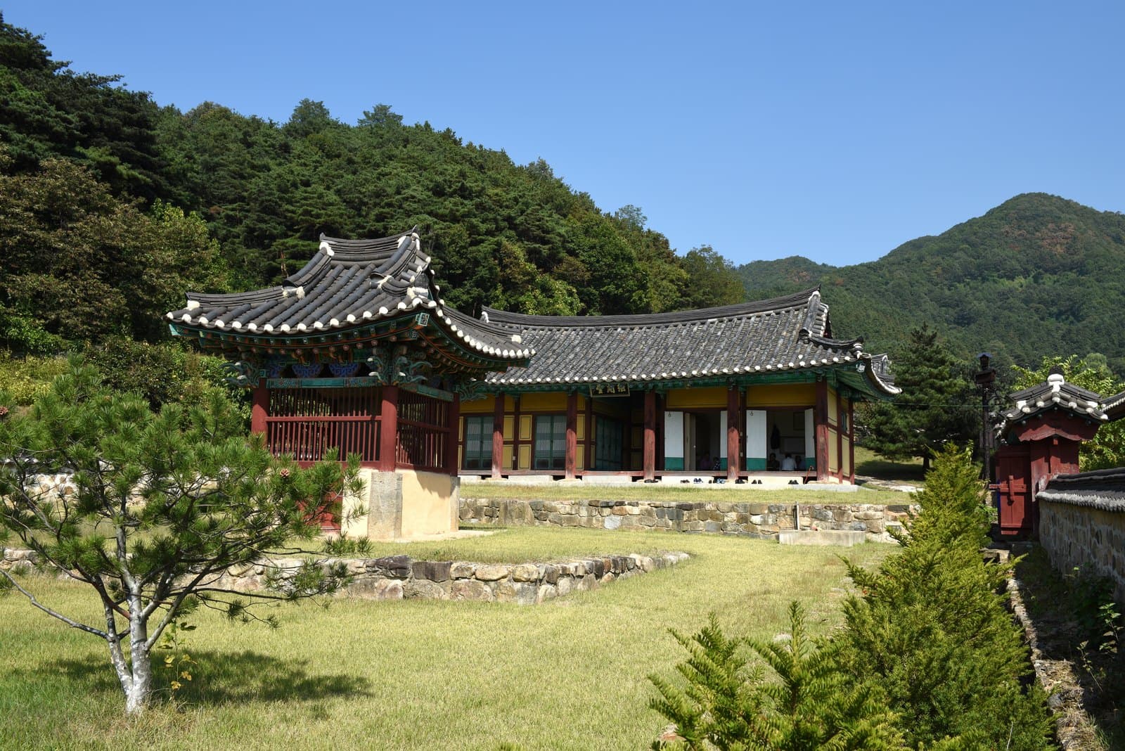 신항서원 — 청주 신항서원 — 청주 신항서원_원경 (촬영년도 : 2015년)