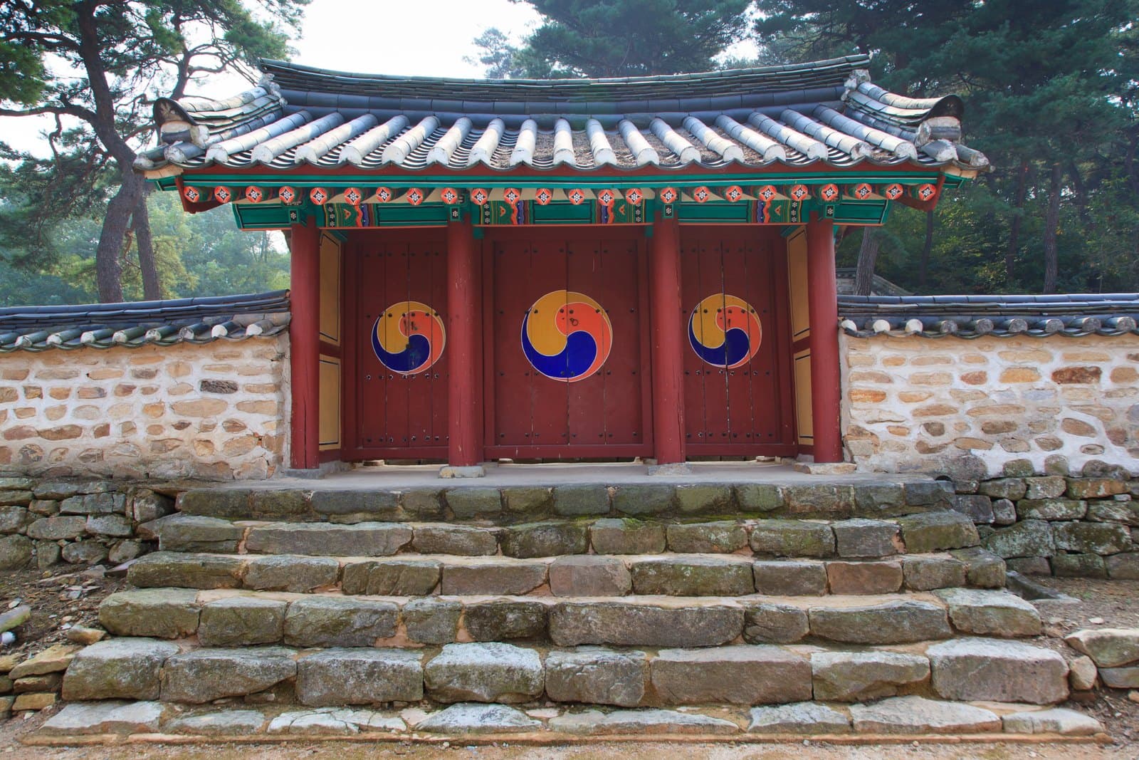 아산향교 — 아산향교_내삼문 (촬영년도 : 2015년)