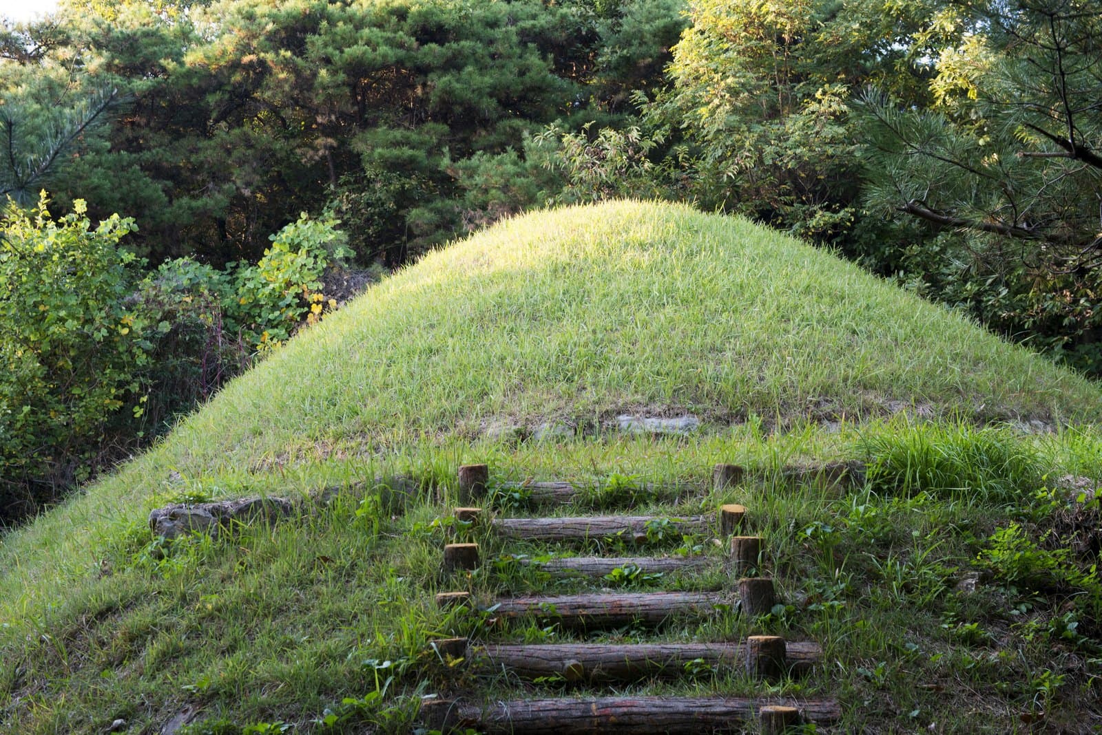 순흥 읍내리 벽화고분 — 영주 순흥 벽화 고분 — 영주 순흥 벽화 고분_전면 (촬영년도 : 2015년)