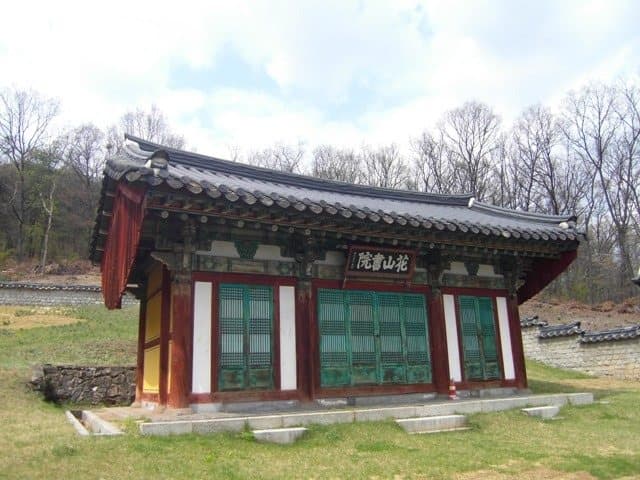 화산서원 — 조선 선조 때의 재상인 백사(白沙) 이항복(李恒福, 1556~1618)선생의 학문과 덕행을 추모하기 위하여 건립한 서원