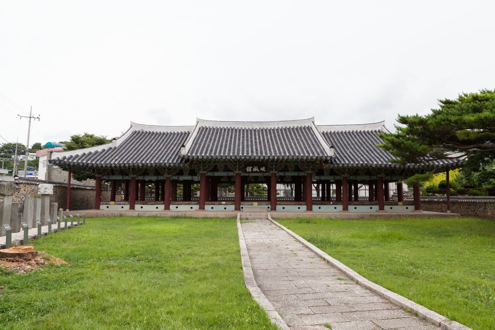 거제현 관아·기성관 — 거제현 관아 — 거제현 관아 객사기성관 (촬영년도 : 2015년)
