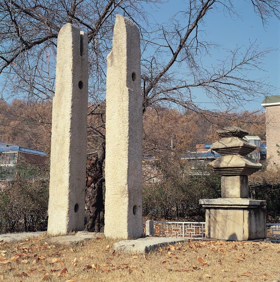 중초사지 당간지주 — 안양 중초사지 당간지주