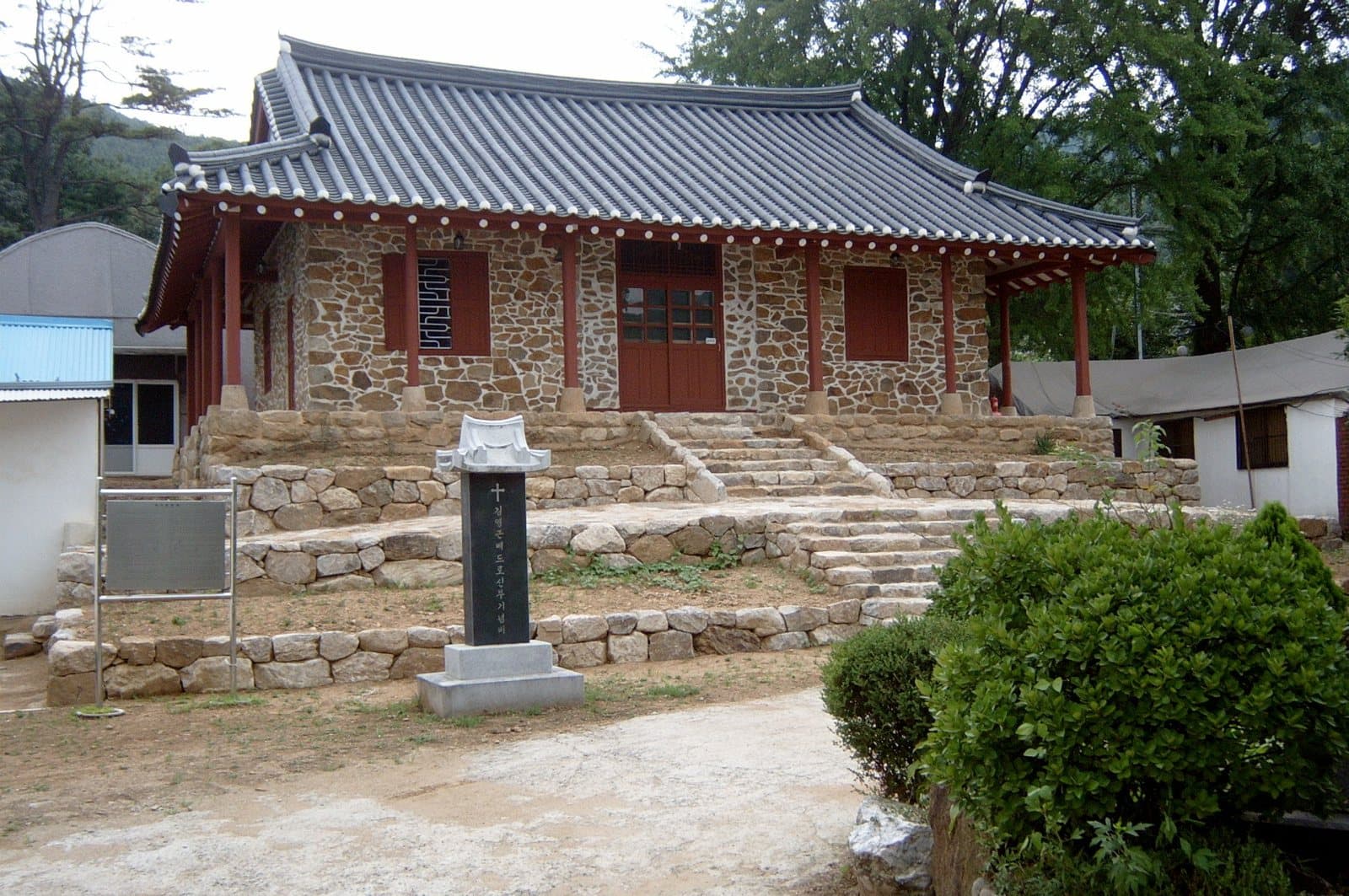 하우현성당 — 사제관전경