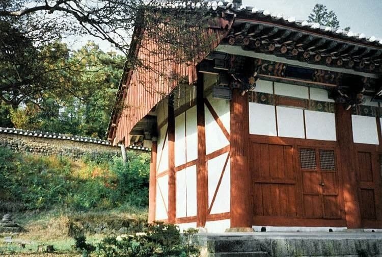 구례향교 — 대성전측면